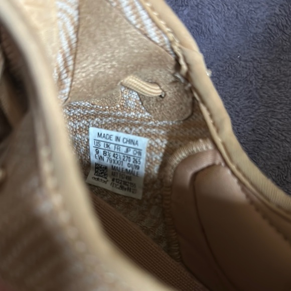 COPY - Clay Adidas Yeezy in size 9 gently used Aunthentic (no box) - Picture 7 of 7